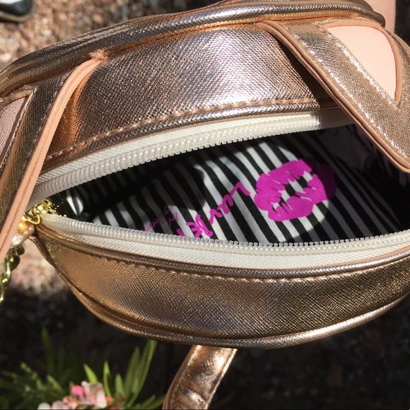 ❤️SOLD❤️Gold cat 🐱crossbody w/ gems 💎 - Picture 3 of 8