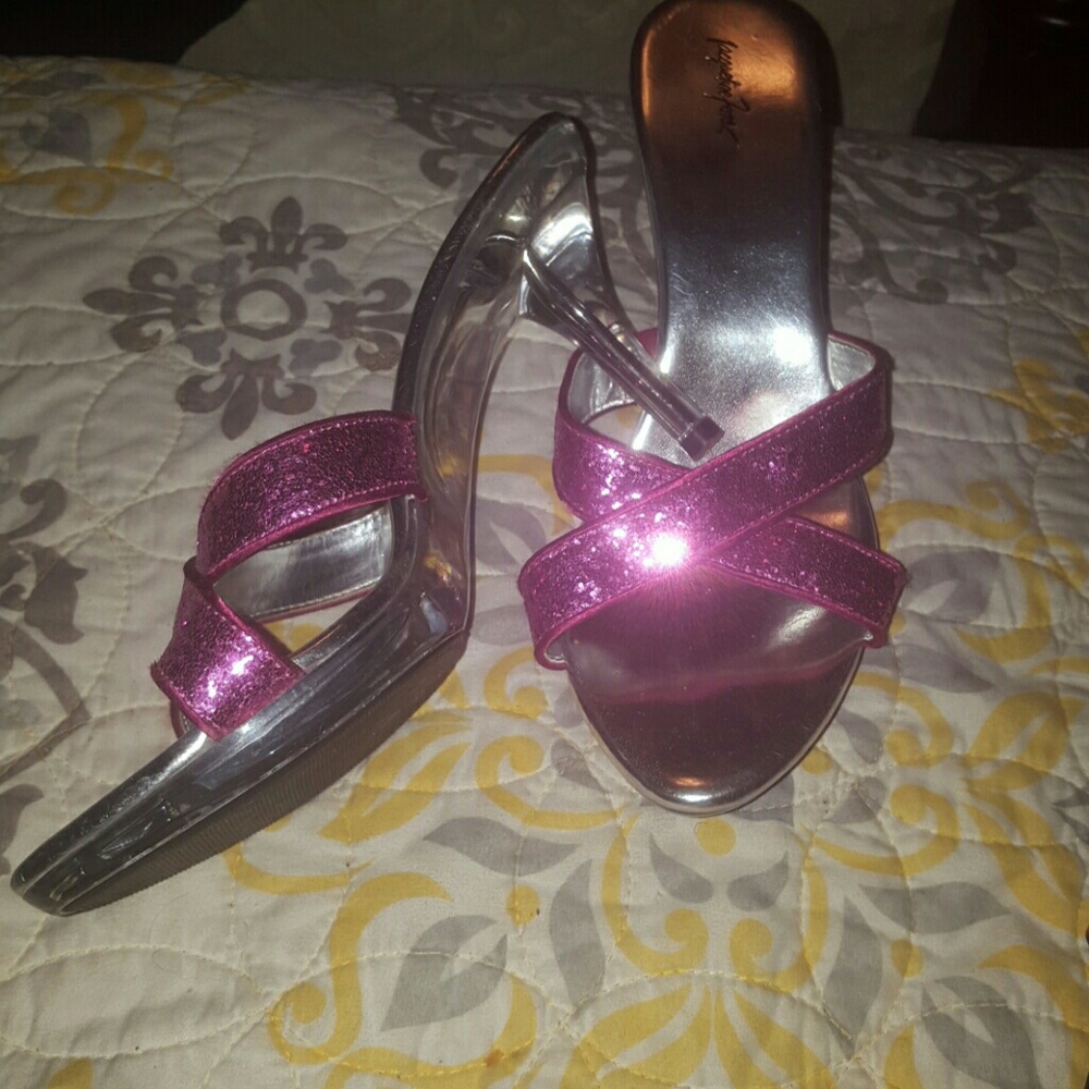 Slippers - Picture 2 of 4