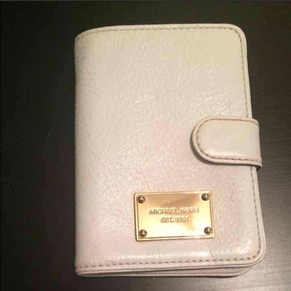 Cream Michael Kors Passport Wallet