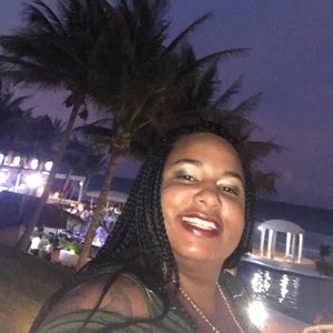 Meet your Posher, Carla