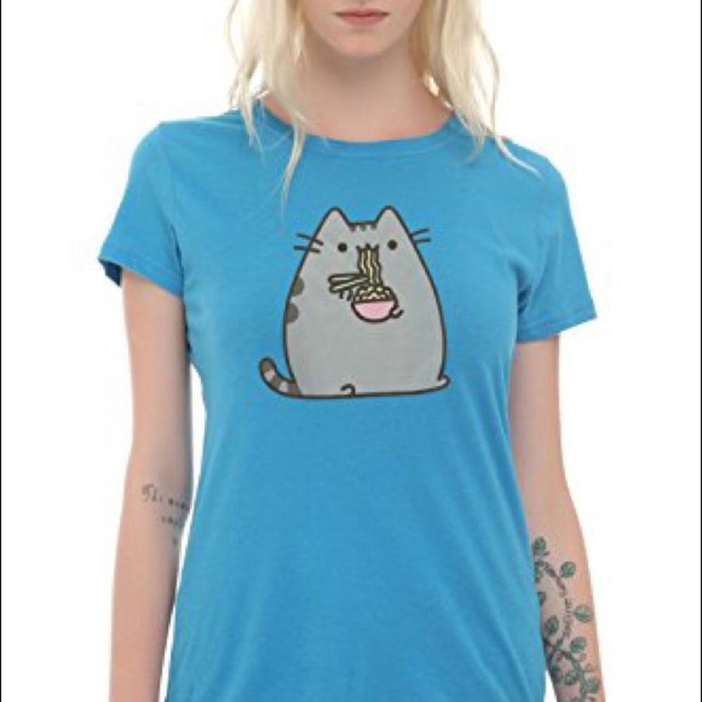 Pusheen eating noodles! 😻