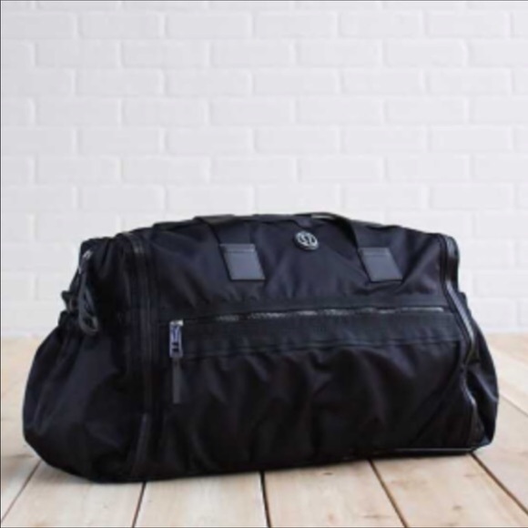 lululemon weekender duffel