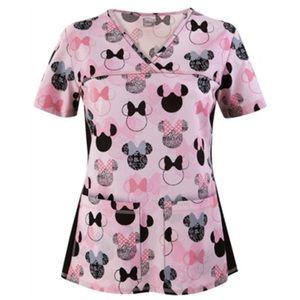 Disney Minnie Je T'aime Print Scrub Top