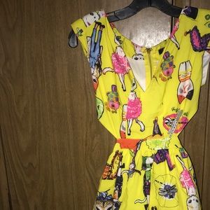 Cat dress it's cute .. but YELLOW IS NOOOTT me!