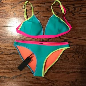 Triangl neon bikini!!