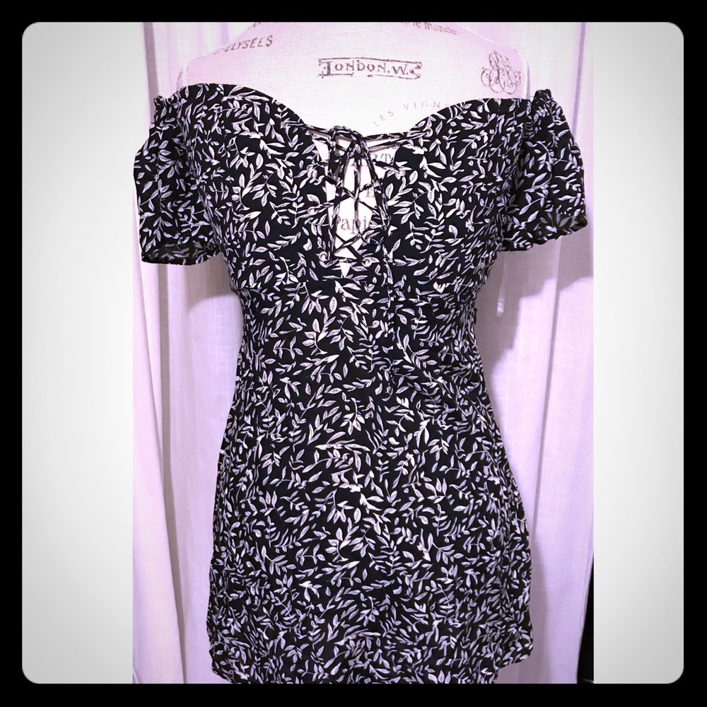 Off The Shoulder Lace Up Patterned Dress