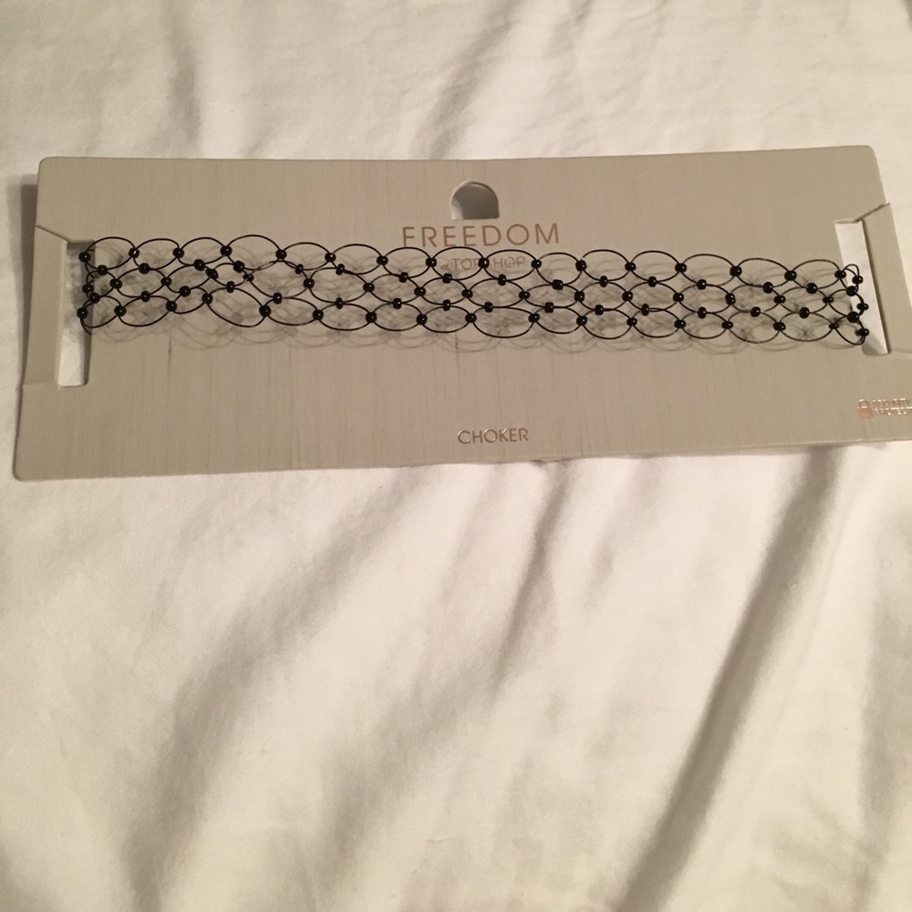 NWT choker with extension