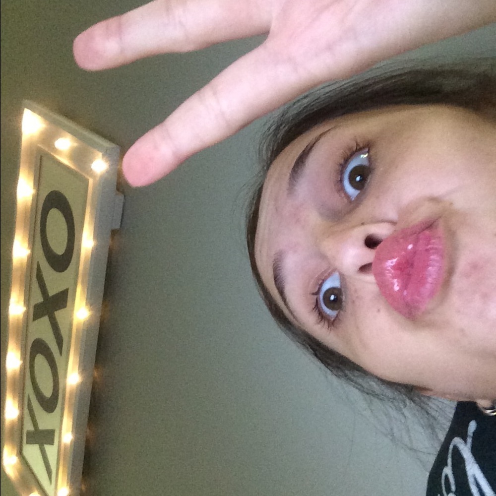 Meet your Posher, Aviva