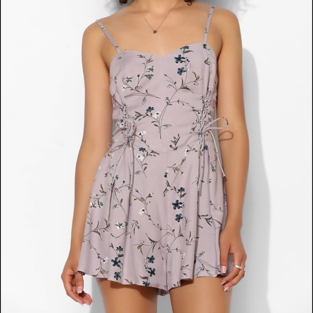 🌸SOLD🌸 Kimchi Blue Ashlyn lace up romper