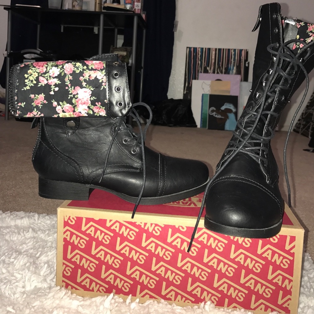 Fold down combat boots