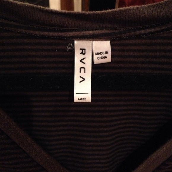 RVCA Cotton V neck - Picture 2 of 4