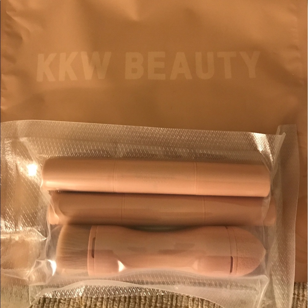 KKW Beauty Crème Contour & Highlight Kit - Medium