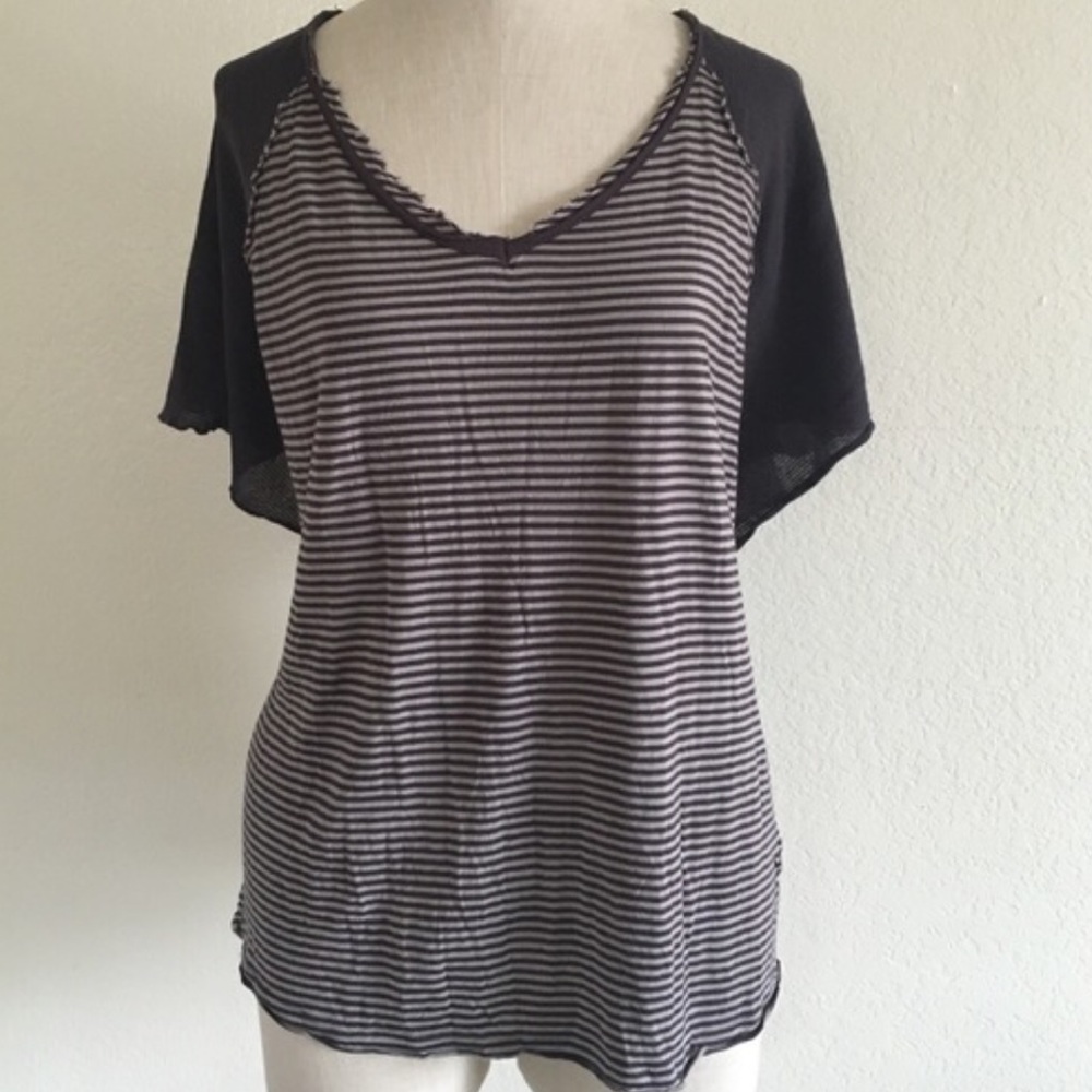 Rip Curl striped v-neck top mesh shirt sleeve tee