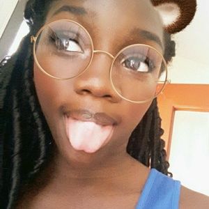 Meet your Posher, Ebony