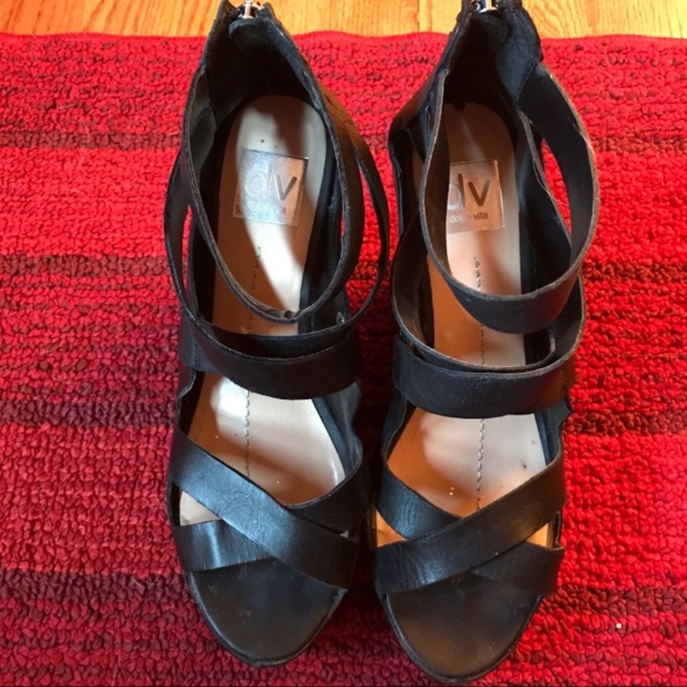 DV Black Wedges