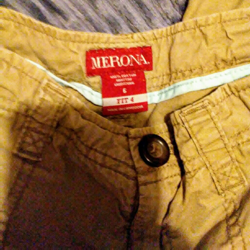 Kaki Capri style pants