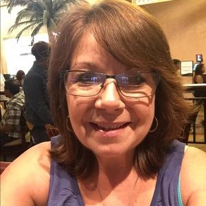 Meet your Posher, Debbie