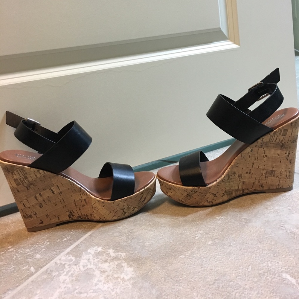 BRAND NEW black sandal wedges