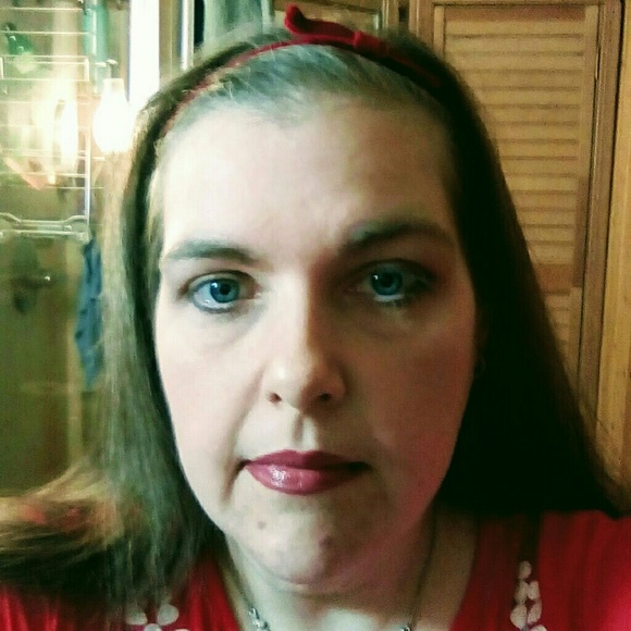 Meet your Posher, Ingrid - Picture 2 of 4