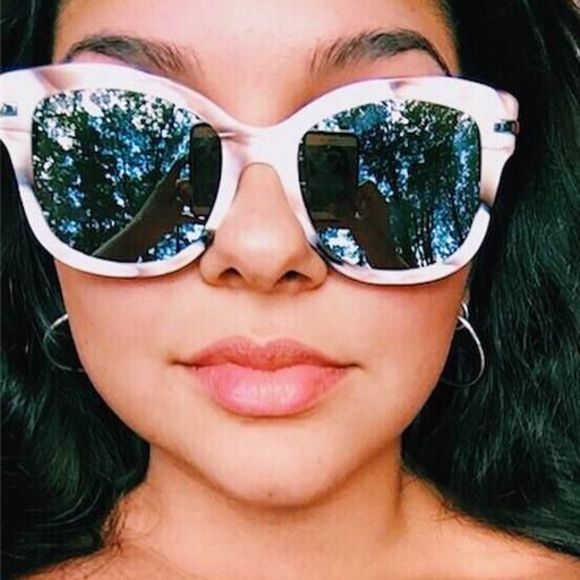 Meet your Posher, Victoria - Picture 1 of 1