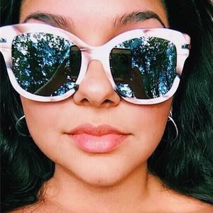 Meet your Posher, Victoria