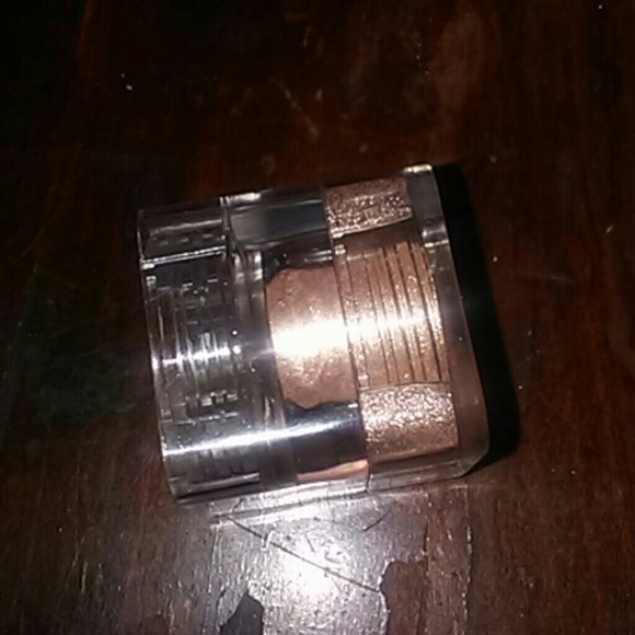 Make-up - Picture 3 of 3