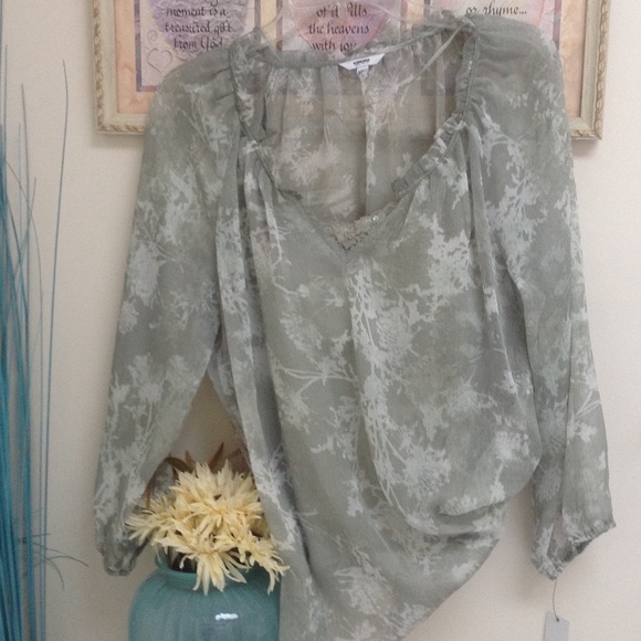 SPEC PRICE 🎉NWT Lovely Pale Green Top W Sep..Cami - Picture 2 of 6