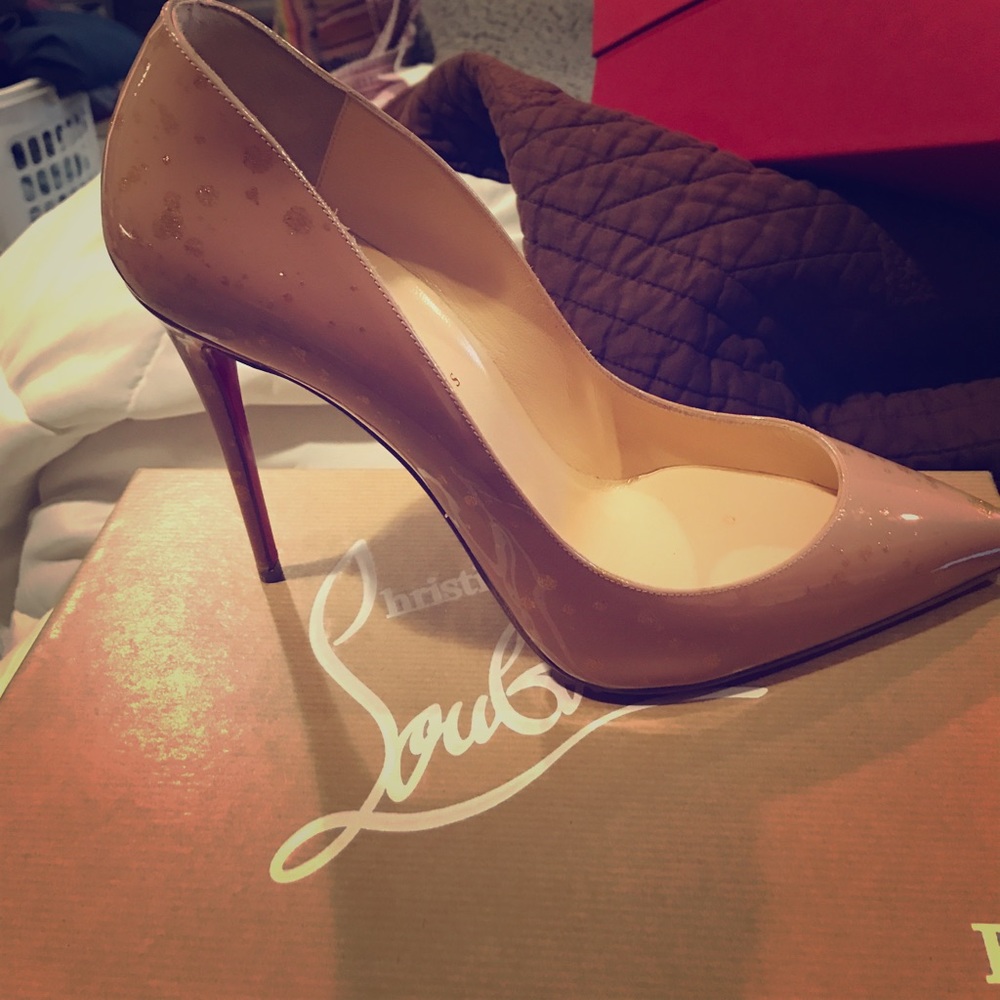 Tan pumps Christian Louboutin
