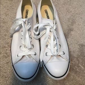 Converse Ladies Size 9 like new!