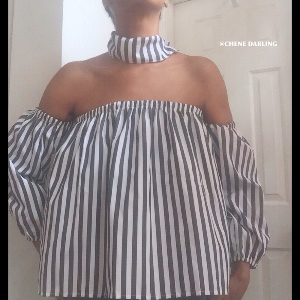 ⬇️ $32 OFF SHOULDER TOP WITH MATCHING CHOKER - Picture 3 of 8