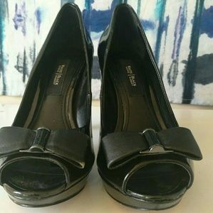 Glossy black stilettos pumps