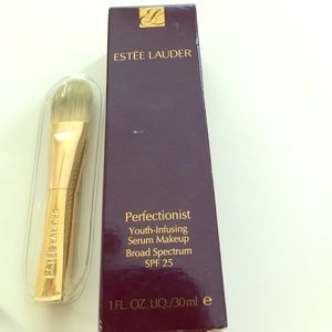 New in box Estée Lauder perfectionist foundation