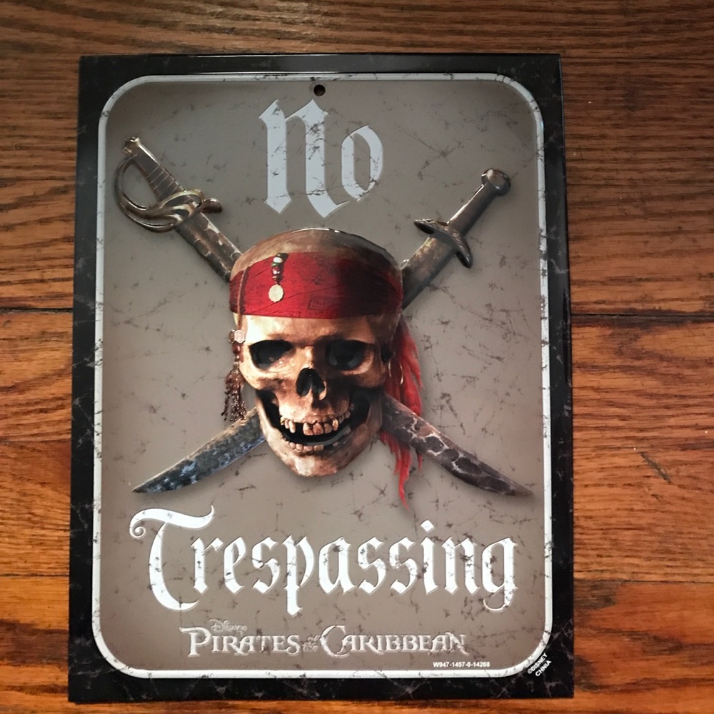 ⭐️Sale⭐️Disney Pirates of the Caribbean Metal Sign