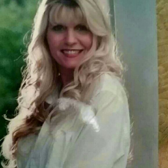 Meet your Posher, Debora - Picture 1 of 1