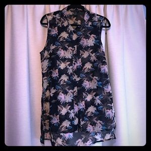 Sleeveless sheer collard shirt