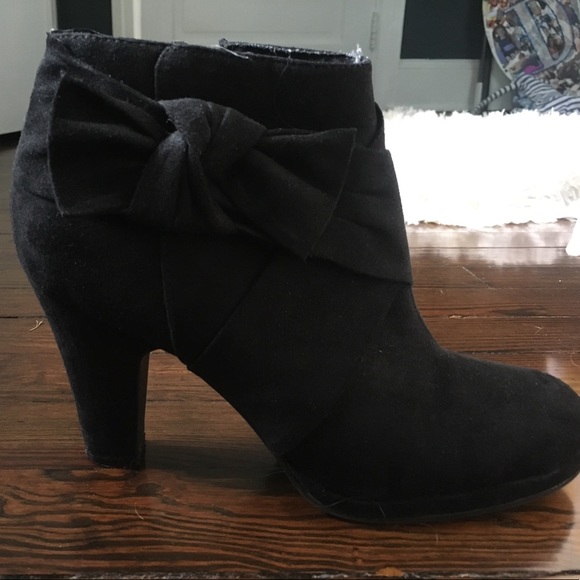High heeled booties. - Picture 2 of 3