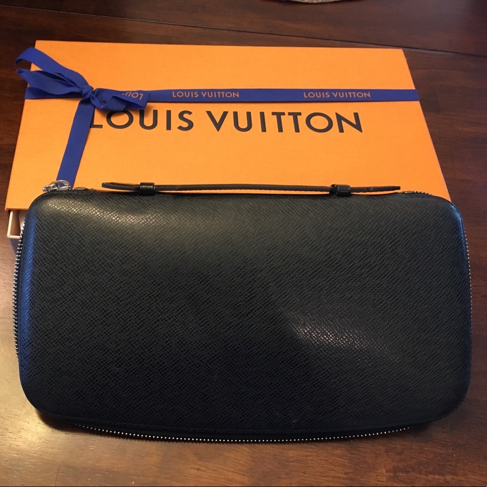 SOLD Auth Louis Vuitton Taiga Travel Organizer 🖤
