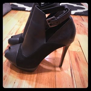 Elie Tahari open toe shoe
