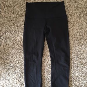 Lululemon Crop Wunder Under (Hi-Rise) - size 8