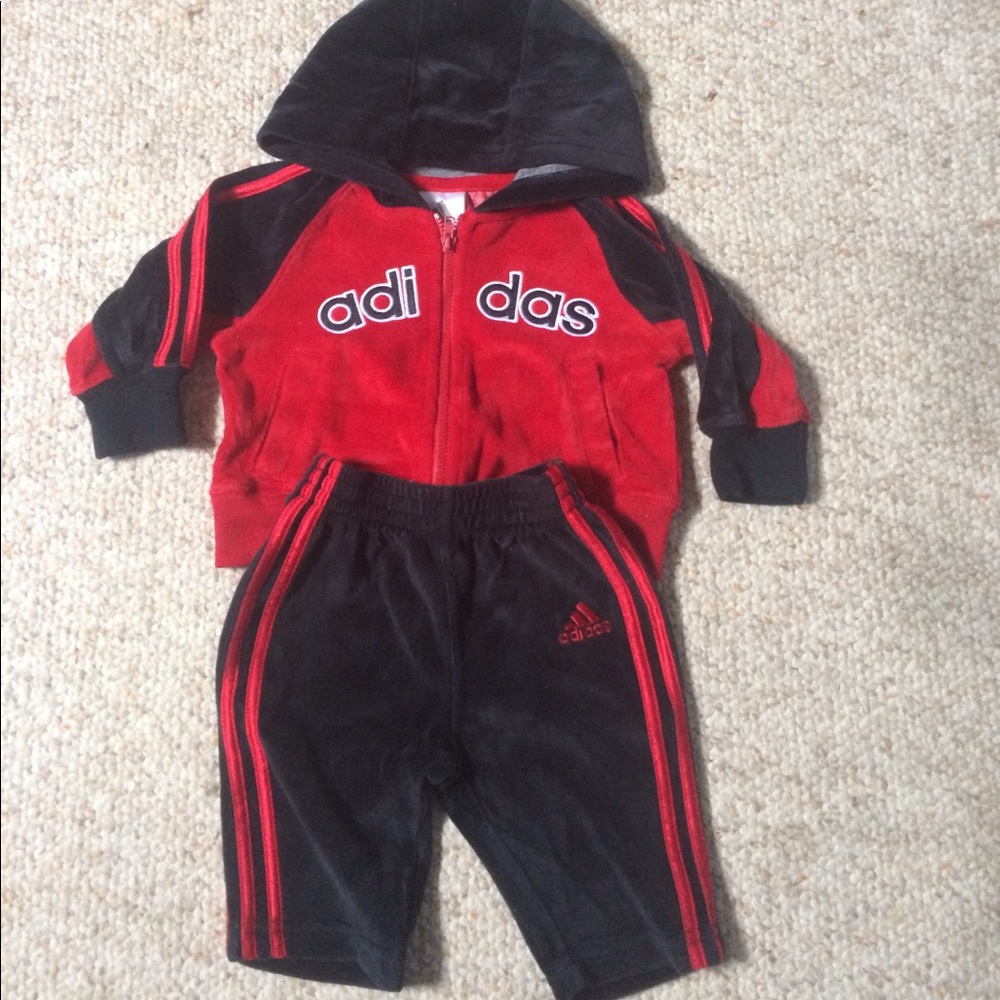 🌺Adidas Velour Tracksuit 🌺