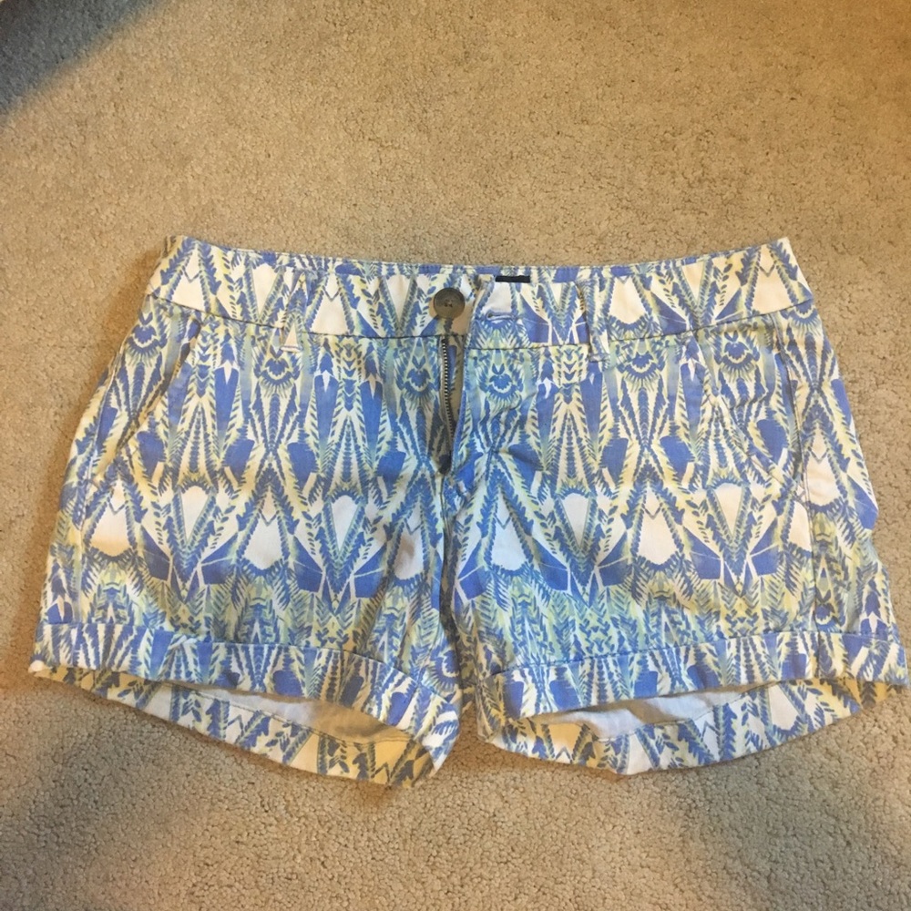 American Eagle midi patterned shorts