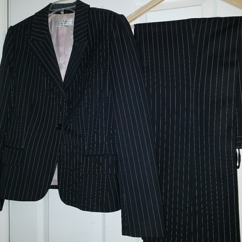 Tahari by Arnold S Levine Ladies Size 10 Pantsuit