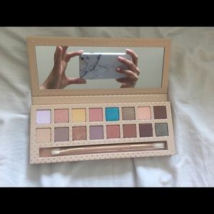 BRAND NEW KYLIE KOSMETICS VACATION PALETTE