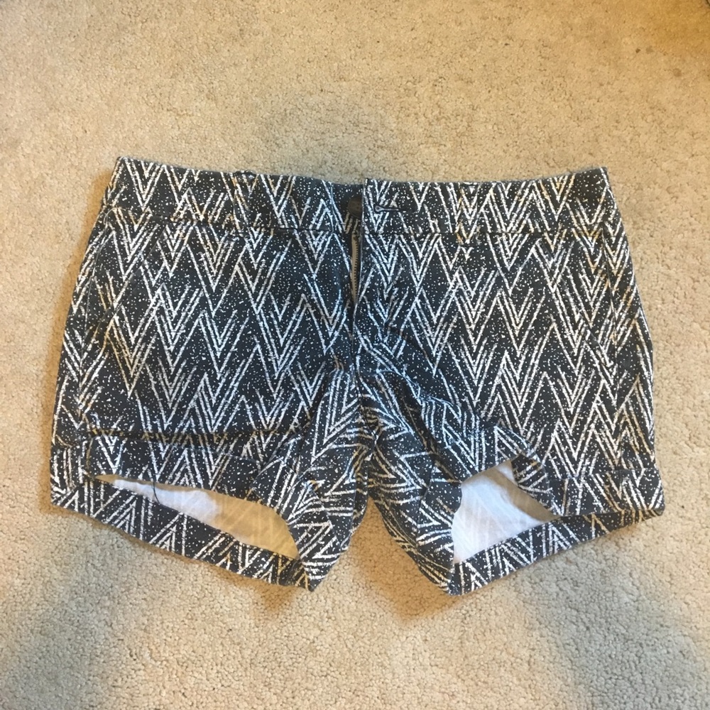 American Eagle midi patterned shorts