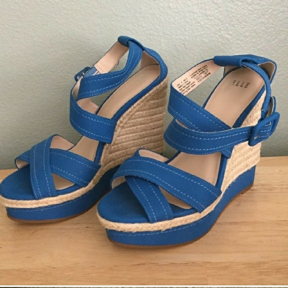 Reposhing beautiful blue wedges