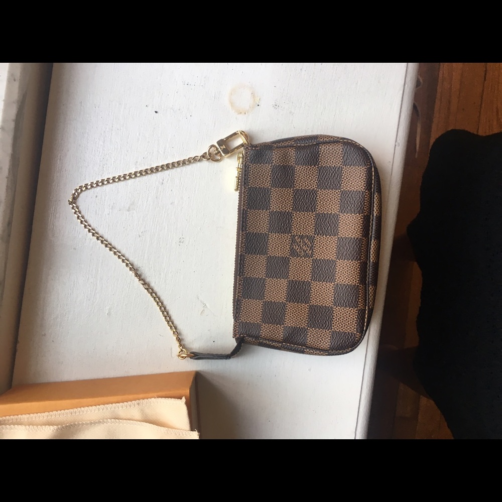 Louis Vuitton mini pochette