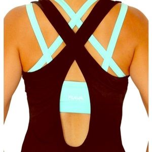 Kiava Scoop Top in Black!