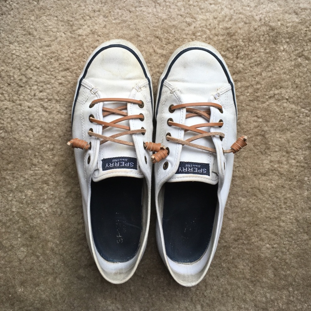 TGIF SALE! 🥂SPERRY CANVAS SHOES