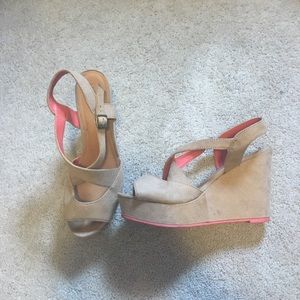 Nude wedges