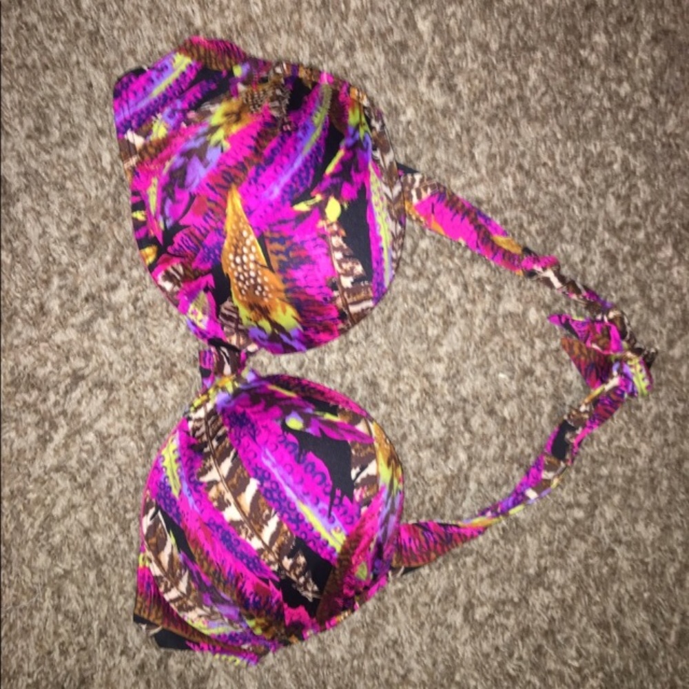 BOMBSHELL bikini top!!